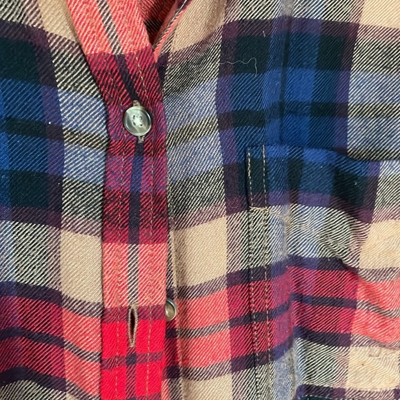 American Eagle, boyfriend fit, ahh-mazingly soft button up. - Picture 2 of 3